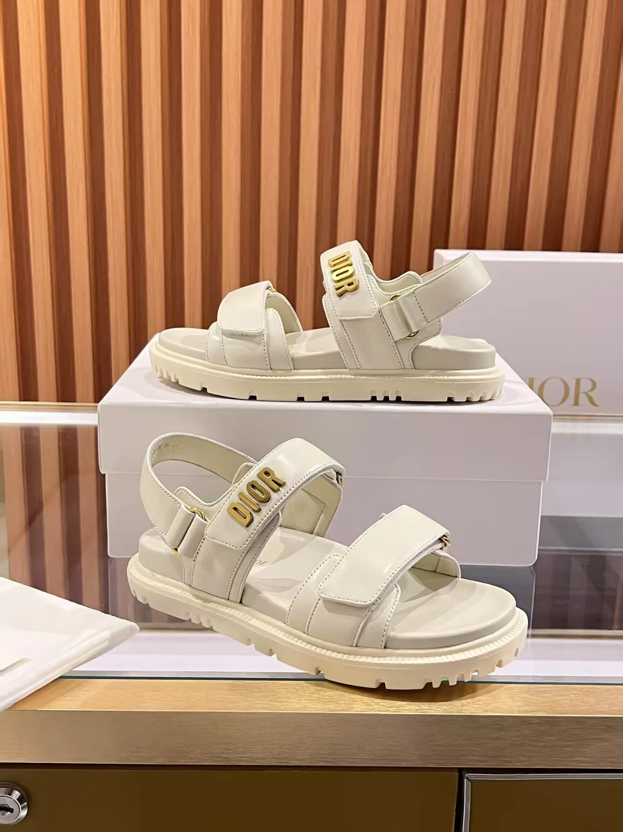 👟👟Ex-factory price 480👟👟 Dior classic popular sandals Step into the fashion territory of Dior slippers and encounter the ultimate fusion of elegance and comfort. The upper is engraved with the Christian Dior Paris logo using exquisite embroidery technology. The delicate stitching tells the brand's profound heritage and is fully recognizable.   Made of high-quality materials, it feels soft and fits your feet, as if it is a gentle care tailor-made for your feet. The sole is carefully designed and engraved with Christian Dior's lucky star symbol. It is not only a beautiful embellishment, but also provides reliable grip, making every step steady and secure.   It has a simple design and is easy to put on and take off. Whether it is a lazy weekend or a pleasant vacation, it can be easily adapted. Whether paired with casual shorts, casual jeans, or an elegant dress, Dior slippers can instantly enhance the overall style and show a casual fashion attitude.   Dior slippers, in the name of fashion, inject luxurious charm into your life and accompany you with every step you take with confidence and elegance. Material: Fine genuine cowhide upper, outsole, TPR, non-slip and wear-resistant, code number: 35-41 (42 customized)